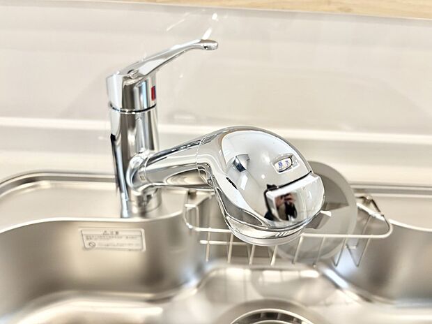 いつでも清潔なおいしいお水を。一つの水栓で水道水と浄水を使い分け。