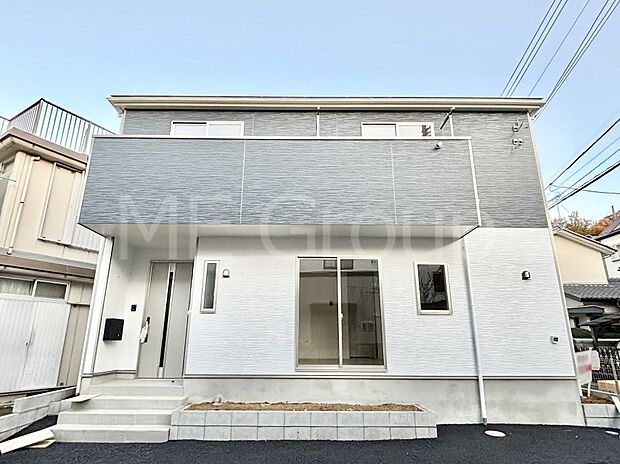 たっぷりの陽光と開放感に包まれる明るい住まい  