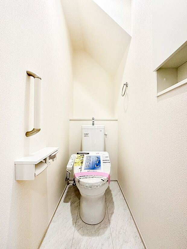 明るく清潔感のあるトイレです。 