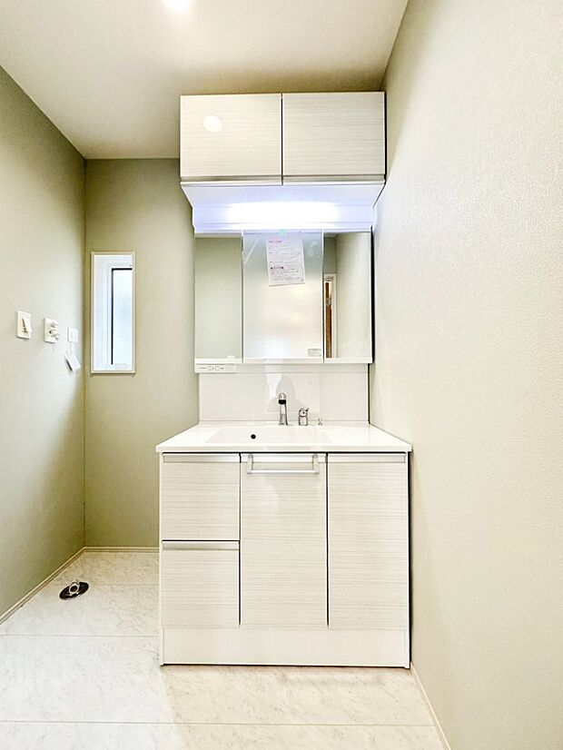 収納力と機能性に優れた洗面化粧台  