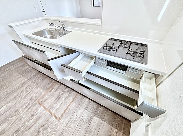 使いやすさを優先したスライド式収納タイプ!