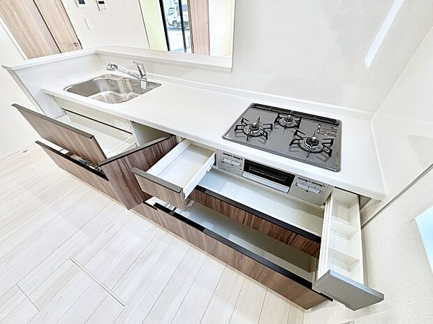 使いやすさを優先したスライド式収納タイプ!