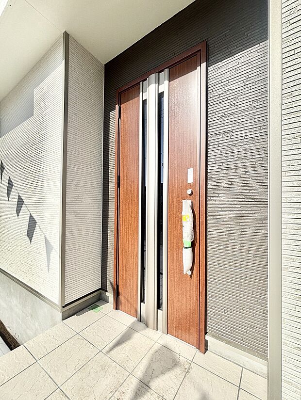 大切な家族、来客を出迎える玄関。