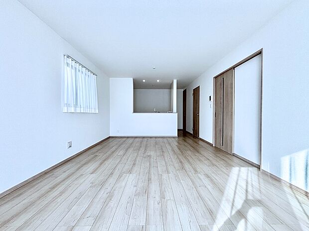 家族団らんの時間も増えそうなくつろぎのリビングダイニング。   