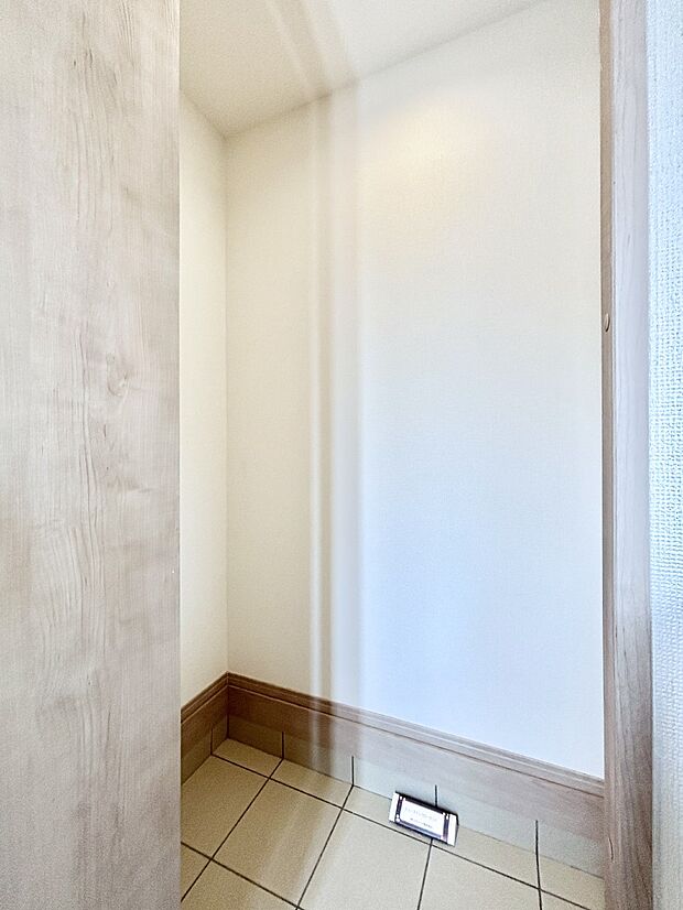 シューズインクローク付き!雨具やベビーカーも置けます。