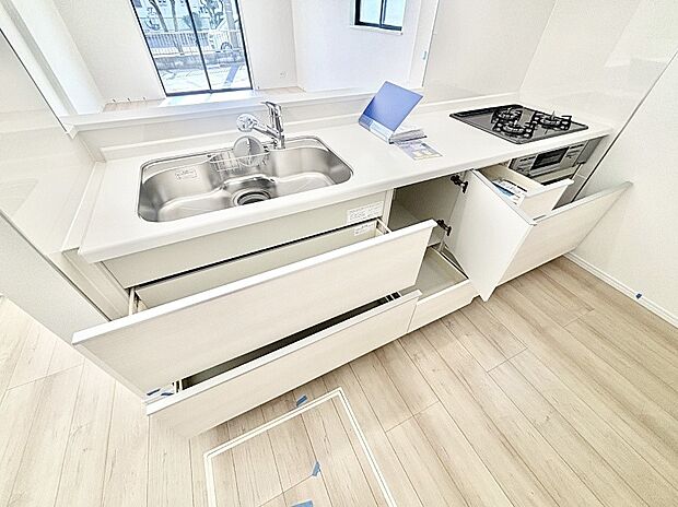 使いやすさを優先したスライド式収納タイプ!