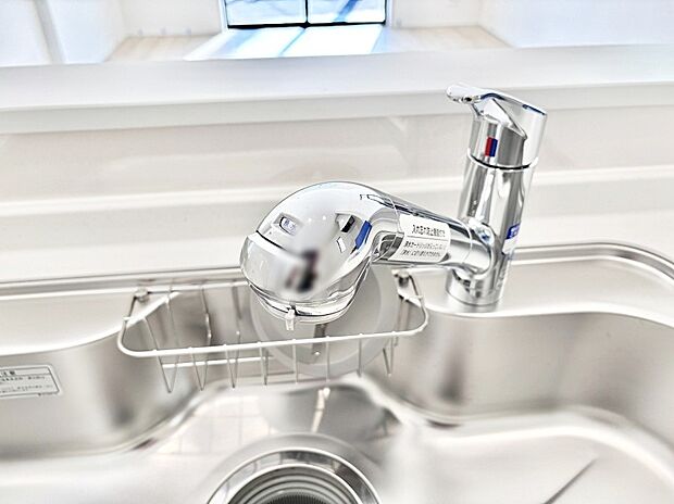 浄水器一体型のキッチンで洗い物用・料理用と切り替え簡単!