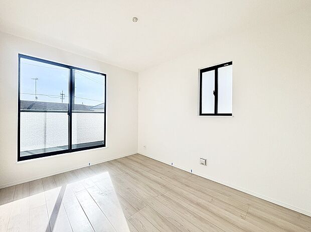 明るいバルコニーサイドに洋室を設置。目覚めの良い寝室に。