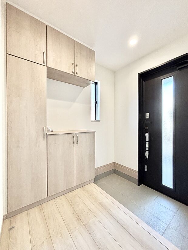 飾り棚を利用して、お越しいただくお客様をおもてなしできます。