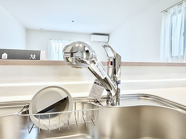 いつでも清潔なおいしいお水を。一つの水栓で水道水と浄水を使い分け。