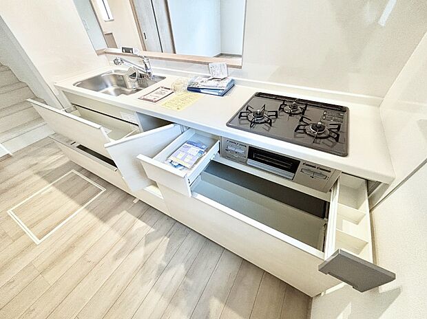 使いやすさを優先したスライド式収納タイプ!