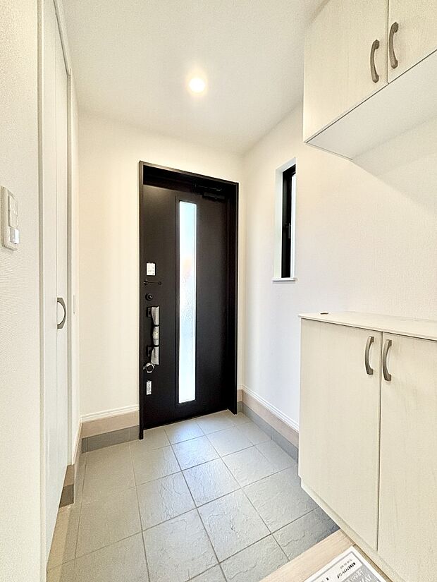 飾り棚を利用して、お越しいただくお客様をおもてなしできます。