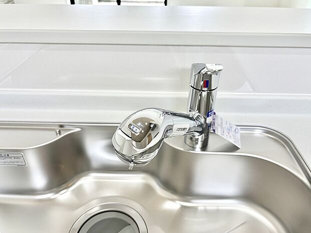 いつでも清潔なおいしいお水を。一つの水栓で水道水と浄水を使い分け。