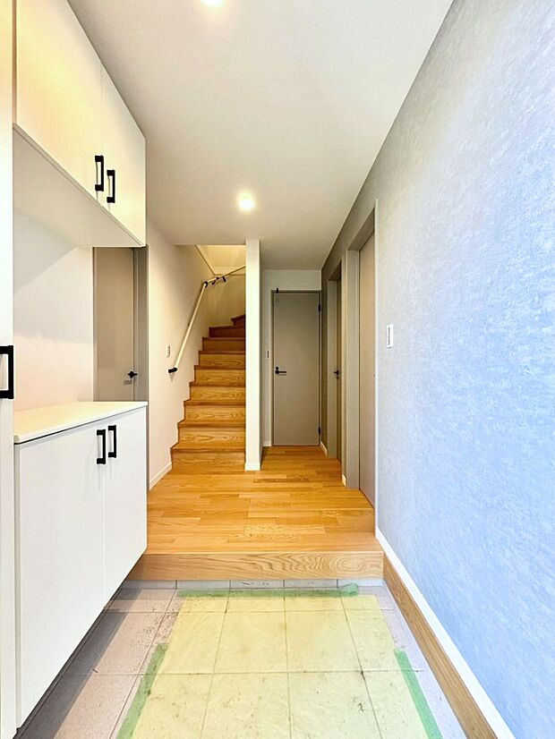 明るい玄関はお客様をお出迎えするのにぴったりです!