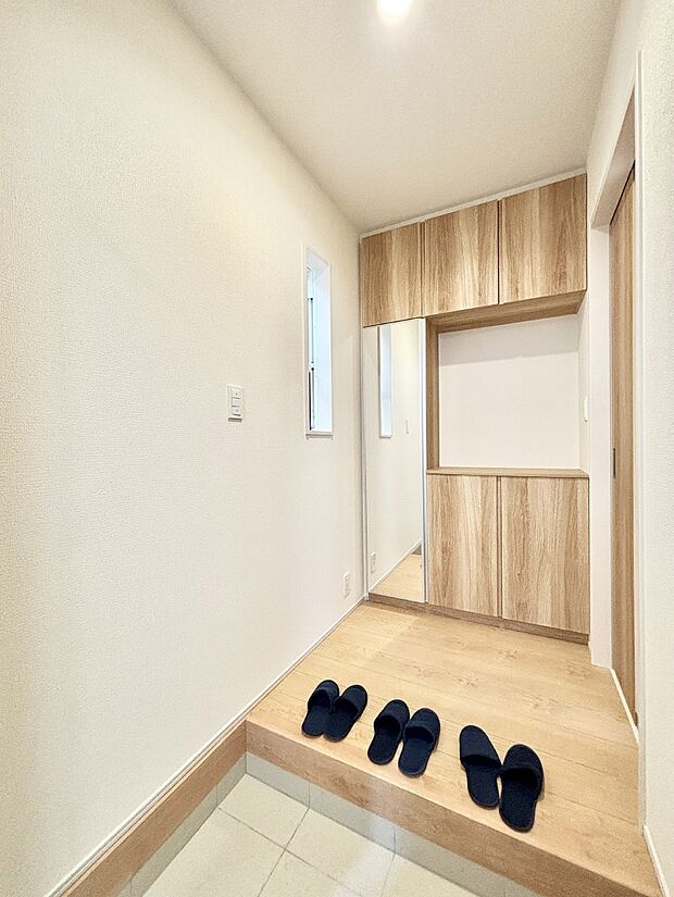 飾り棚を利用して、お越しいただくお客様をおもてなしできます。