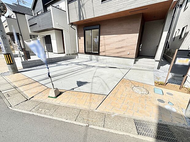 駐車2台可能!急なお客様の駐車に。また、ご家族の自転車スペースとしても大活躍。