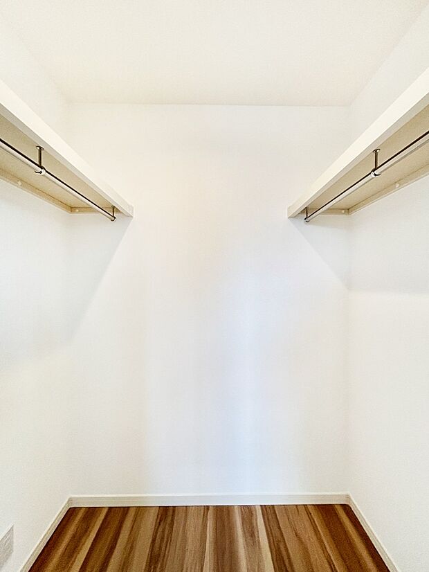 ウォークインクローゼット付きで生活空間を広く利用できます。