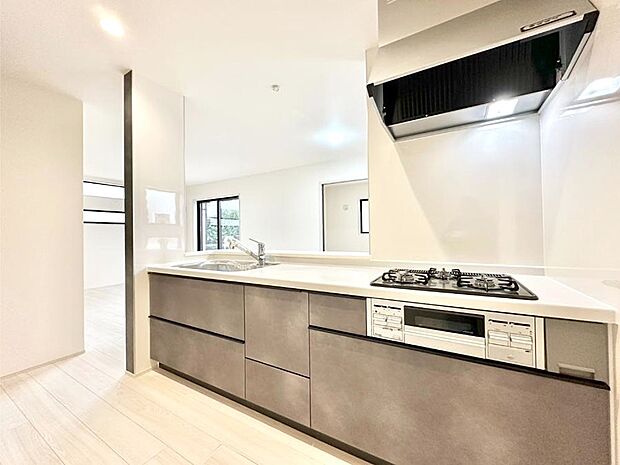 料理をしながらでもご家族との会話を楽しめる対面キッチン