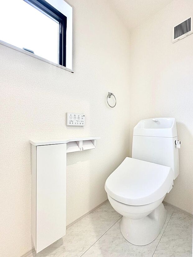 トイレは1階と2階それぞれに配置されていてとても便利です。 