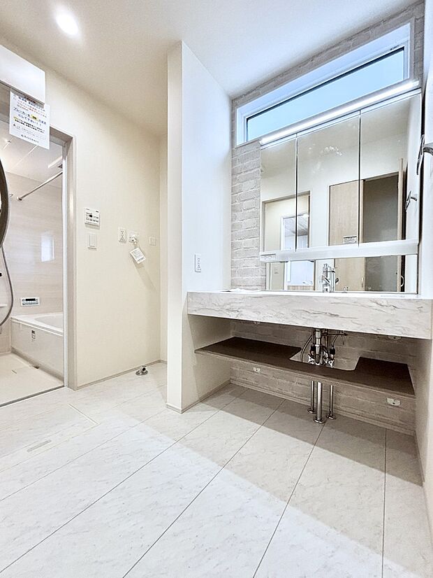 広々とゆとりのあるランドリースペース。