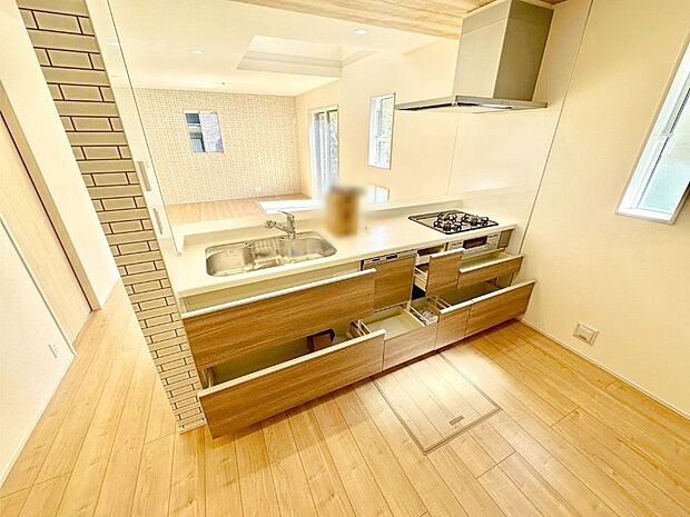 使いやすさを優先したスライド式収納タイプ！