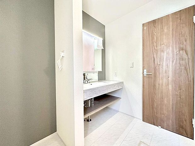 明るい洗面所は毎朝の身支度も楽しくできちゃいそうです。