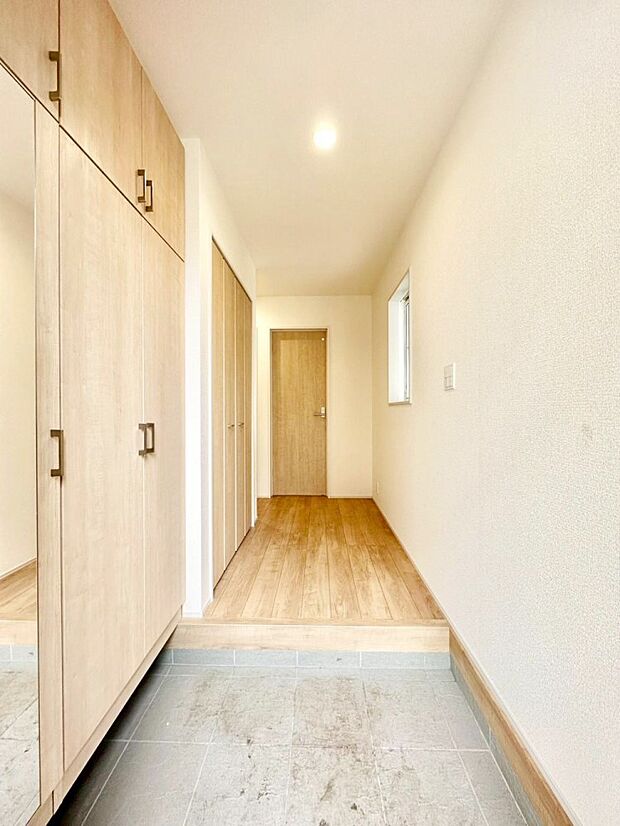 家族の帰宅やお客様をあたたかく迎える玄関