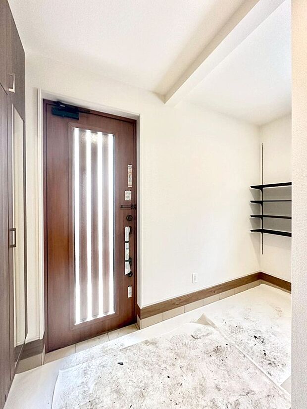 明るい玄関はお客様をお出迎えするのにぴったりです!