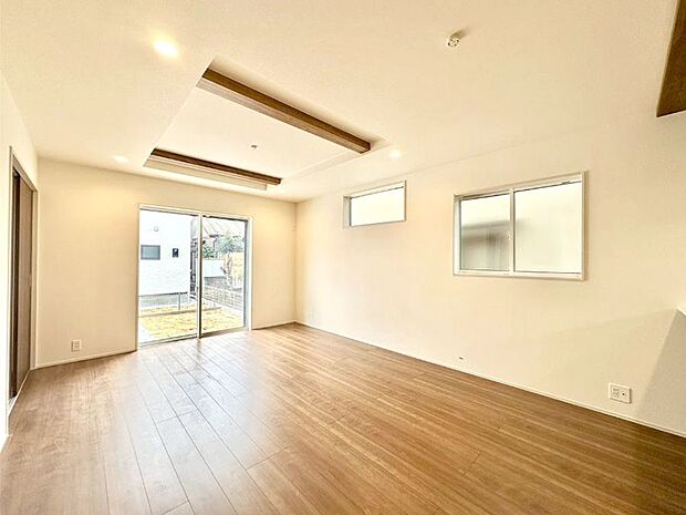 家族の笑顔が自然と生まれてくる、そんな雰囲気のダイニングに仕上がっています。