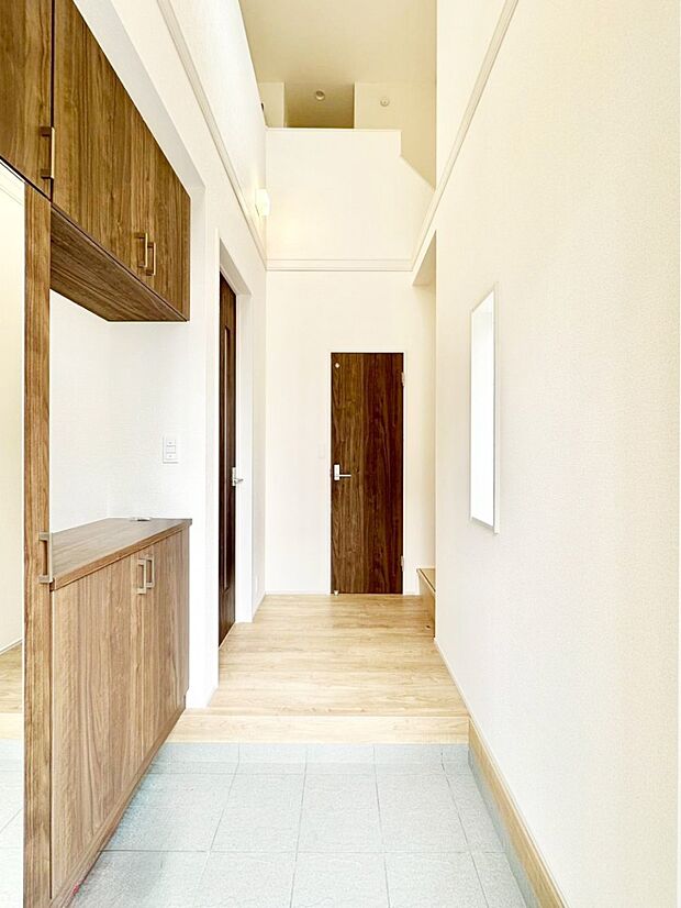 家族の帰宅やお客様をあたたかく迎える玄関