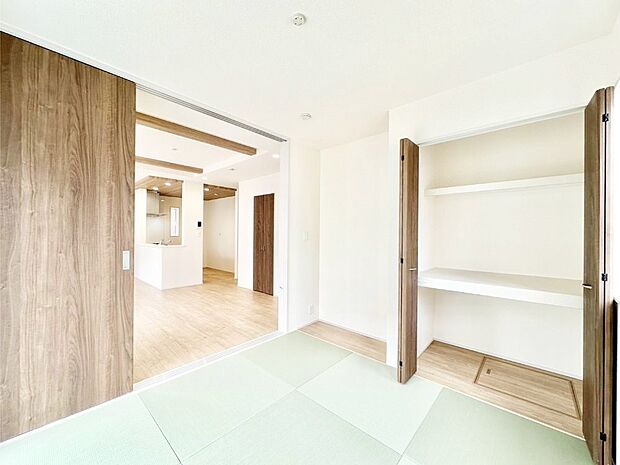 リビング隣接の和室は毎日の暮らしに癒しと安らぎをもたらしてくれます