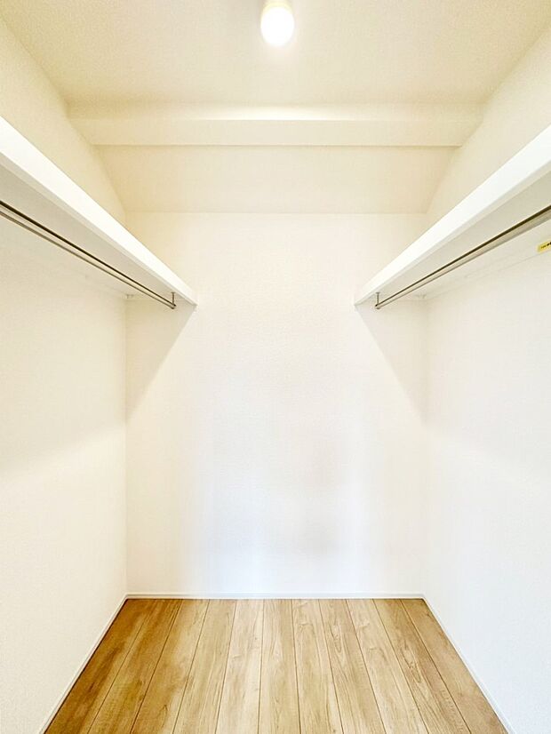 ウォークインクローゼットの活用で生活空間スッキリ