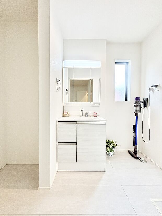 収納力と機能性に優れた洗面化粧台