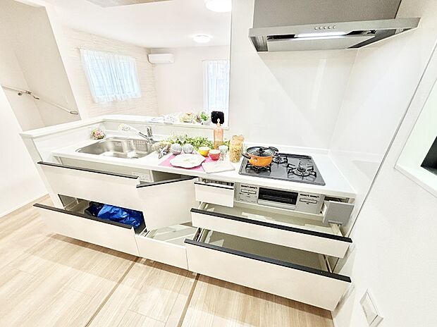 使いやすさを優先したスライド式収納タイプ！