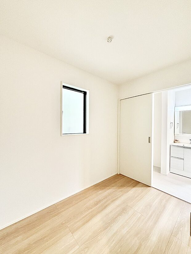 ホールとサニタリーから利用できるサービスルーム