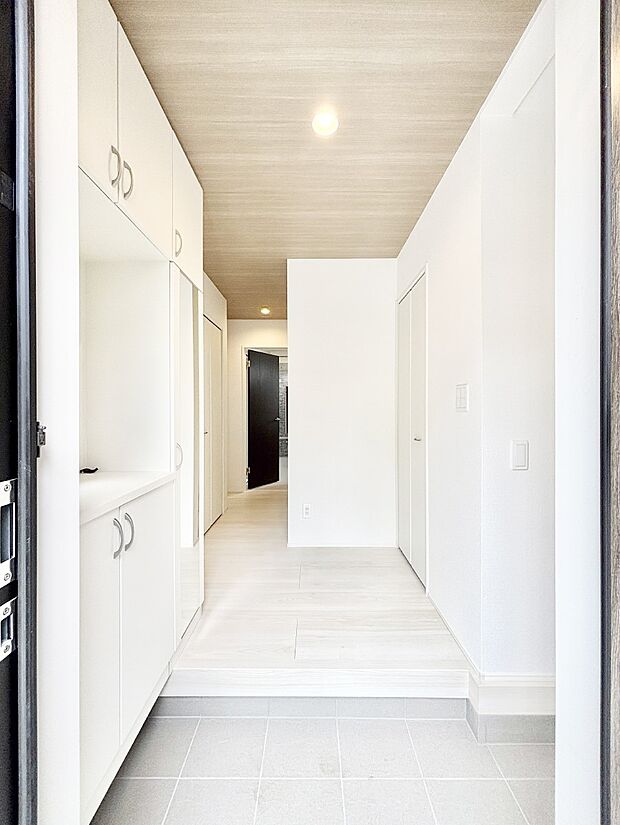 家族の帰宅やお客様をあたたかく迎える玄関