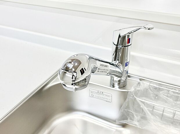 いつでも清潔なおいしいお水を。一つの水栓で水道水と浄水を使い分け。