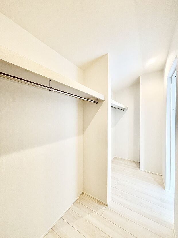 ウォークインクローゼットの活用で生活空間スッキリ