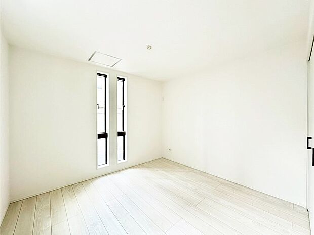 窓からのやさしい光が心地よいプライベートルーム