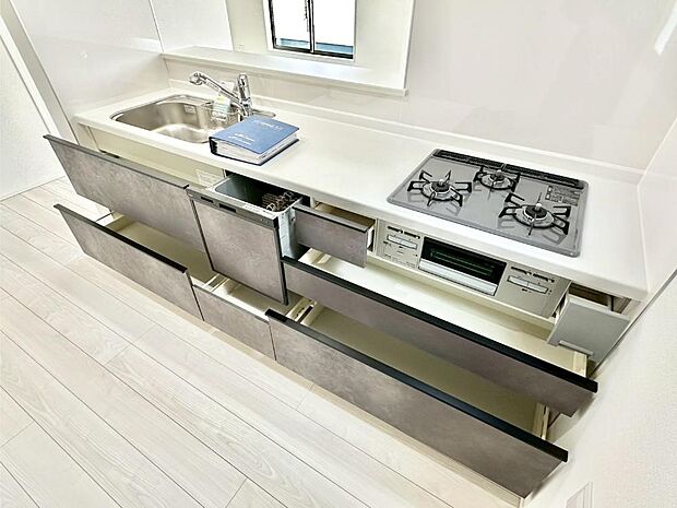 使いやすさを優先したスライド式収納タイプ！