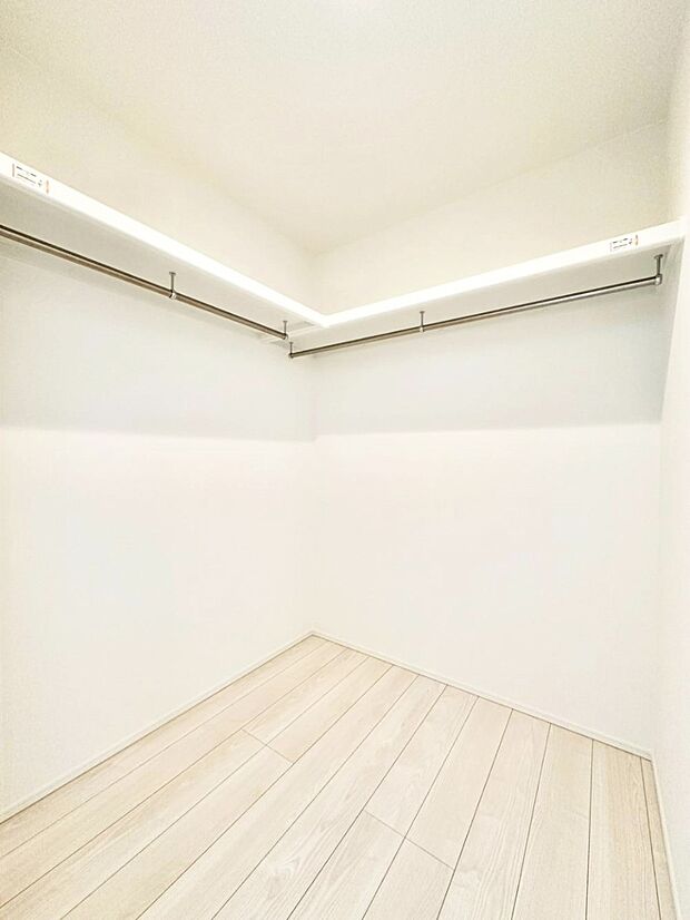 ウォークインクローゼットの活用で生活空間スッキリ