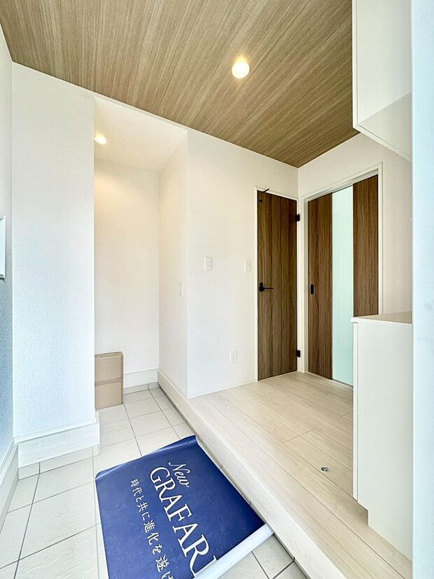 明るい玄関はお客様をお出迎えするのにぴったりです!