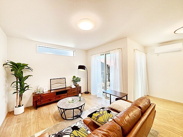 家族の笑顔が自然と生まれてくる、そんな雰囲気のダイニングに仕上がっています。