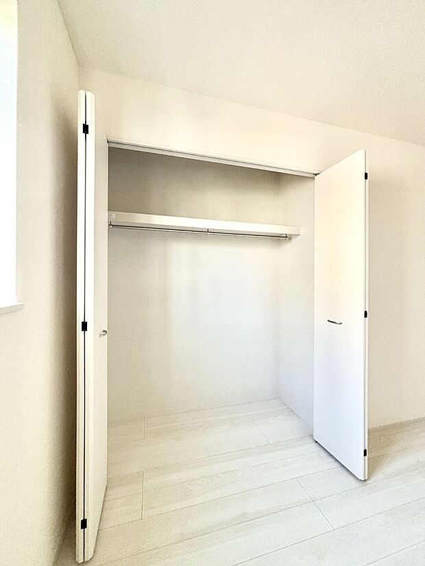 たっぷりの収納スペースで快適に暮らせそう 