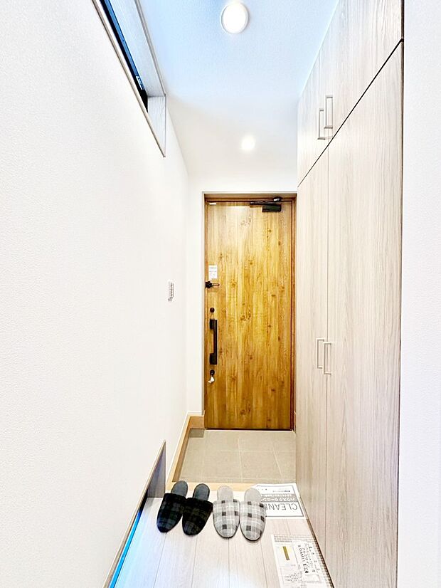 ご家族やお客様を気持ちよくお出迎えできる穏やかな雰囲気の玄関です。