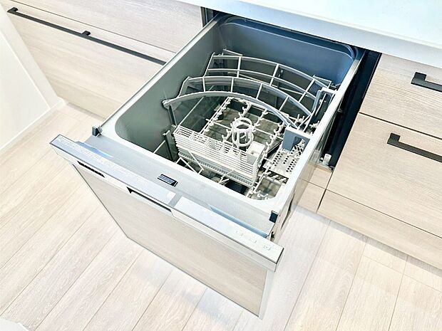 面倒なお片づけは食洗機にお任せ！家事の負担が減って、時間にも気持ちにもゆとりができます。