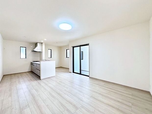 家族団らんの時間も増えそうなくつろぎのリビングダイニング。   