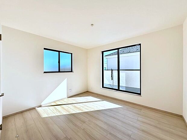 2面採光なので、明るく風通しも良く心地良い生活が送れます。