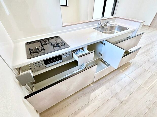 使いやすさを優先したスライド式収納タイプ！