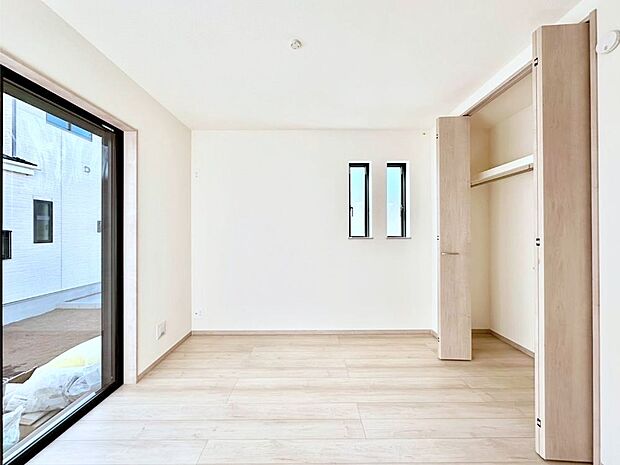 リビング隣接の洋室は個室としても利用できます